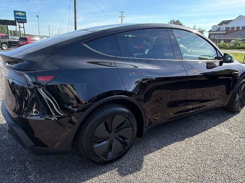 Used 2026 Tesla Model Y 2WD image 9