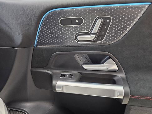 Used 2025 Mercedes-Benz GLB 35 AMG 4MATIC image 22