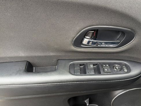 Used 2020 Honda HR-V EX image 11