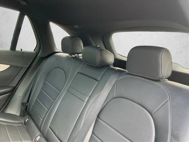 Used 2019 Mercedes-Benz GLC 300 4MATIC image 15