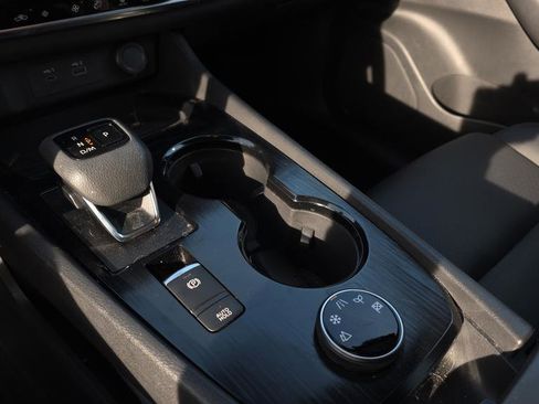 Used 2023 Nissan Rogue SV w/ SV Premium B Package image 27