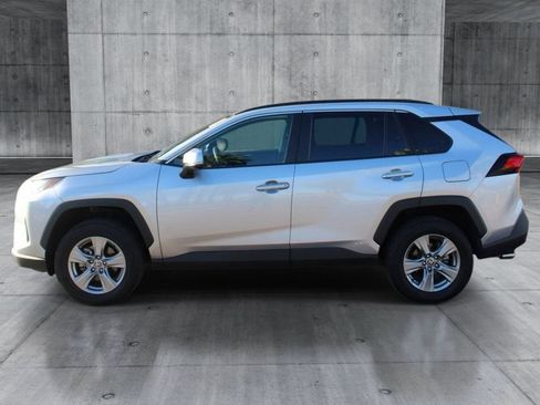 Used 2024 Toyota RAV4 XLE AWD/4WD image 2