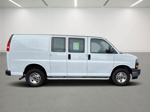 Used 2023 GMC Savana 2500 image 5
