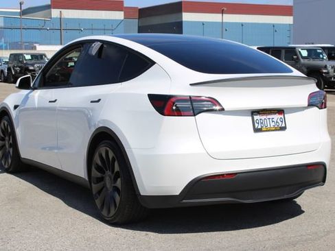 Used 2022 Tesla Model Y Performance AWD/4WD image 3