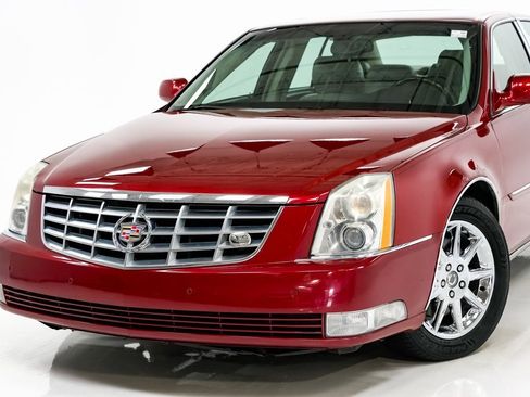 Used 2010 Cadillac DTS Luxury image 2