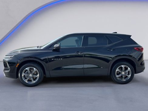 Used 2025 Chevrolet Blazer LT FWD image 12