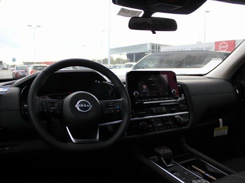 New 2025 Nissan Pathfinder SV w/ Black Appearance Package image 9