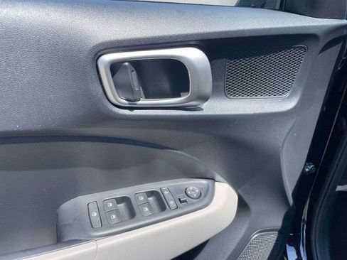 Used 2023 Hyundai Venue SEL FWD image 15