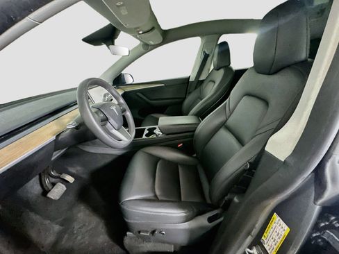Used 2024 Tesla Model Y Long Range AWD/4WD image 13