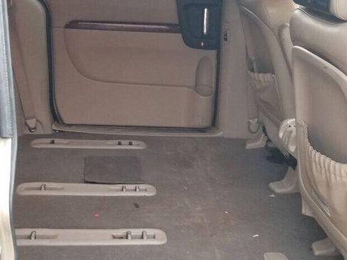 Used 2008 Hyundai Entourage Limited FWD image 8