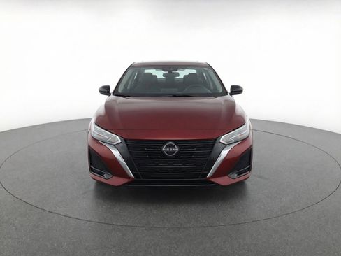 Used 2024 Nissan Altima 2.5 SV FWD image 2