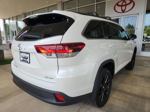 Used 2019 Toyota Highlander SE AWD/4WD image 11