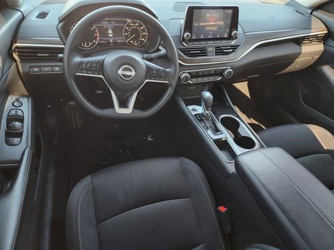 Used 2024 Nissan Altima 2.5 SV image 29