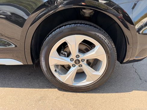 Certified 2023 Audi Q5 2.0T Premium Plus w/ Premium Plus Package AWD/4WD image 11