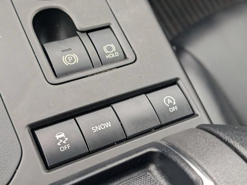 Used 2022 Toyota Highlander XLE FWD image 22