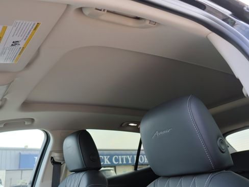 Used 2023 Buick Envision Avenir image 16