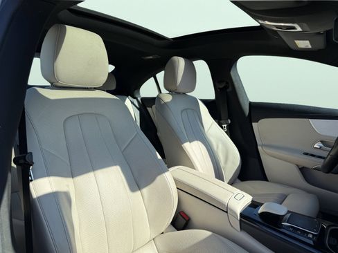 Used 2022 Mercedes-Benz CLA 250 image 40
