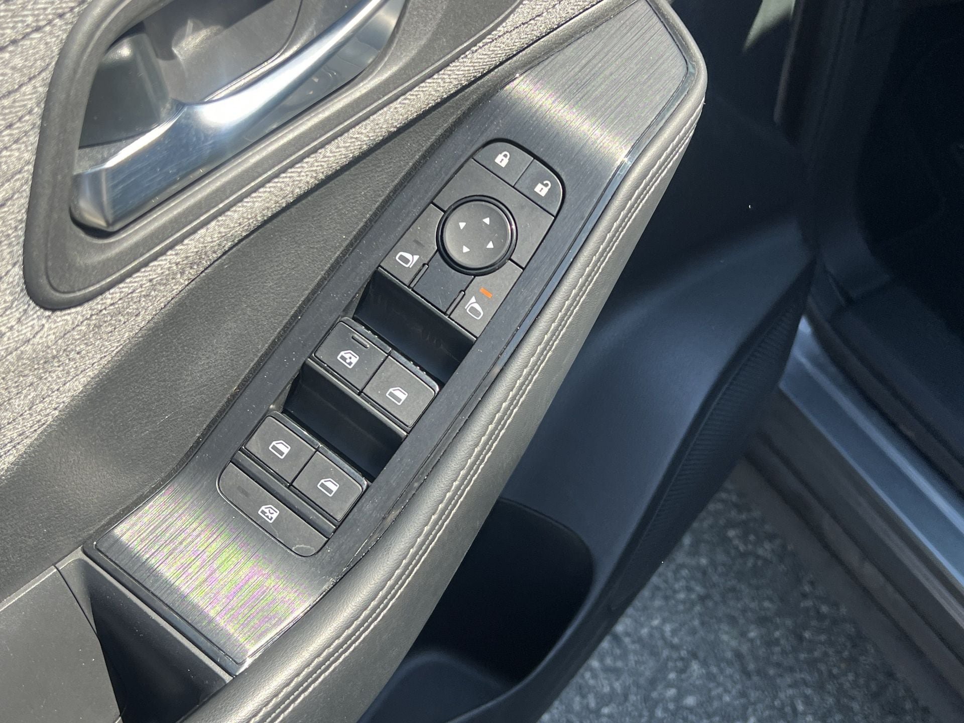 Used 2023 Nissan Rogue SV FWD image 14