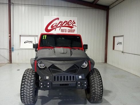 Used 2017 Jeep Wrangler Unlimited Sahara w/ Connectivity Group AWD/4WD image 5