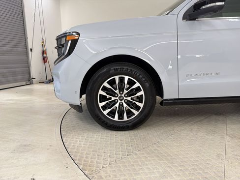 Certified 2025 Ford Expedition Platinum AWD/4WD image 12