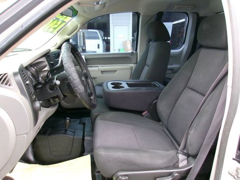 Used 2011 Chevrolet Silverado 2500 W/T AWD/4WD image 15