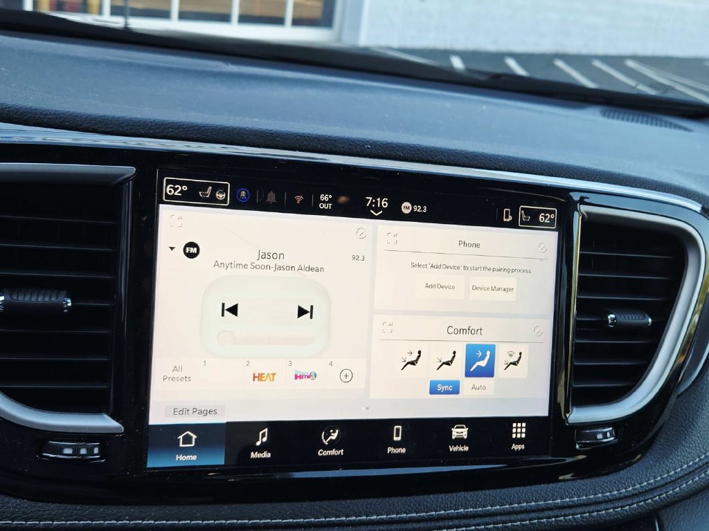 Certified 2025 Chrysler Pacifica Select FWD image 25