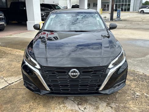 Used 2025 Nissan Altima 2.5 SV FWD image 3