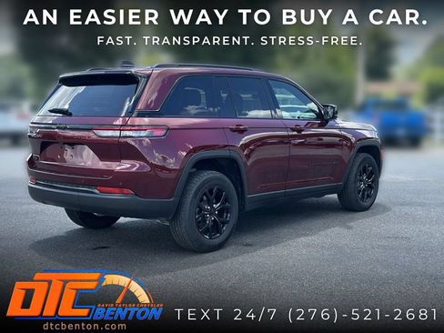 Used 2025 Jeep Grand Cherokee Altitude AWD/4WD image 3
