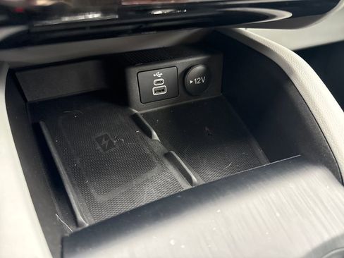 Used 2025 Ford Escape Platinum image 35