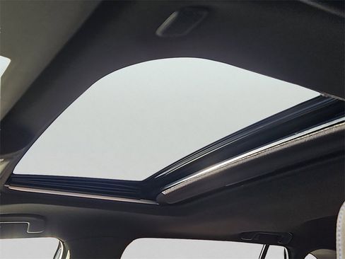 Used 2024 Toyota RAV4 SE image 15