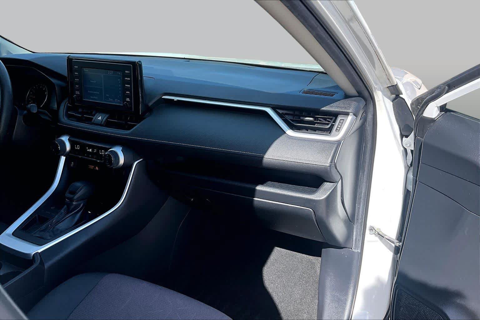 Used 2019 Toyota RAV4 XLE FWD image 19