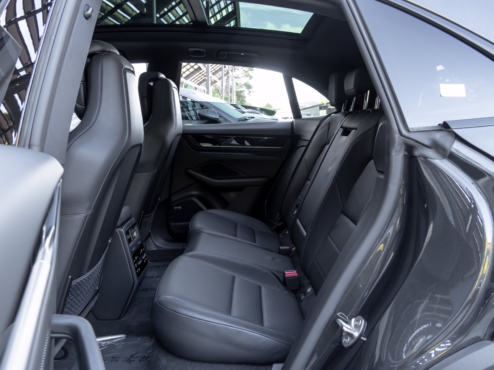 Certified 2025 Porsche Macan 4 Electric AWD/4WD image 44