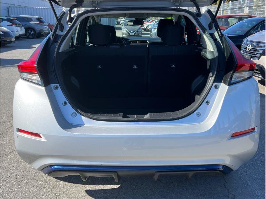 Used 2018 Nissan Leaf SV w/ SV Technology Package FWD image 5