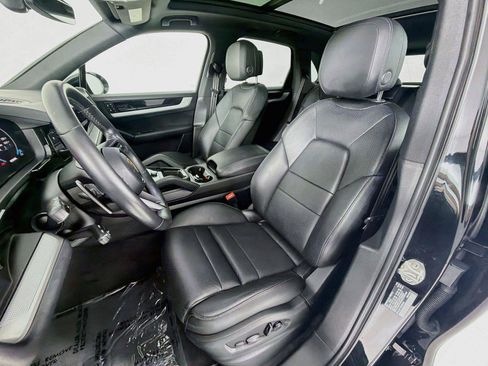 Used 2024 Porsche Cayenne AWD/4WD image 5