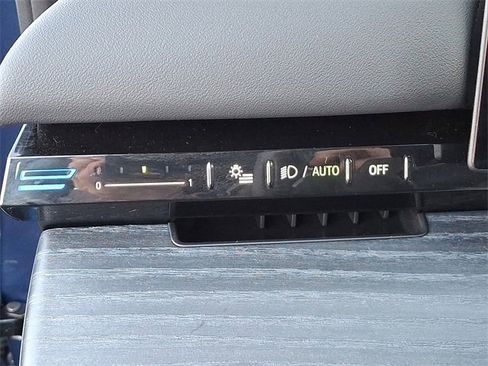 Used 2025 BMW 530i xDrive w/ Premium Package image 24