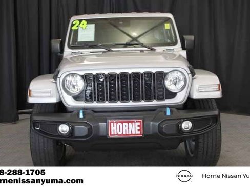 Used 2024 Jeep Wrangler Unlimited AWD/4WD image 2