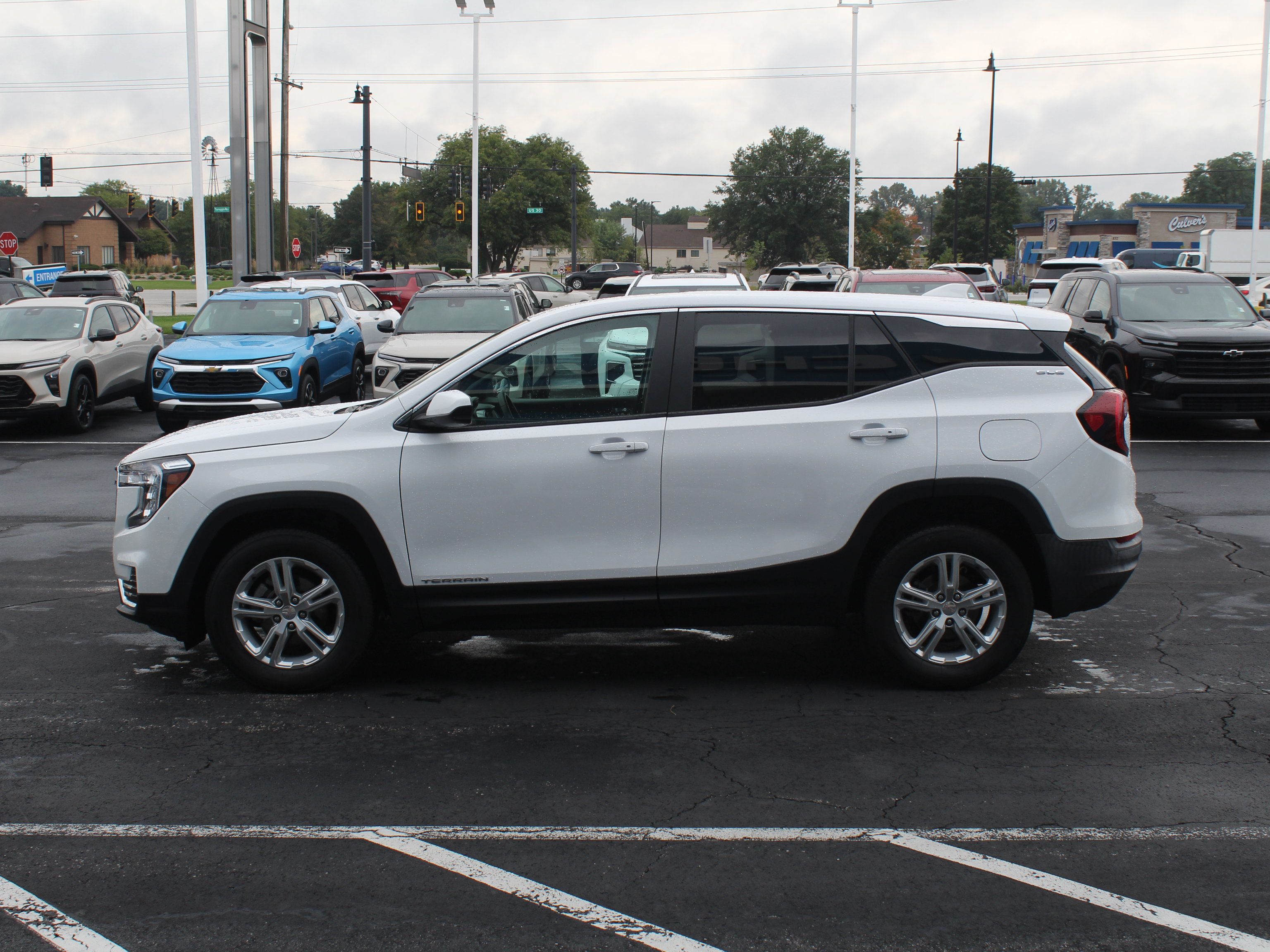 Used 2024 GMC Terrain SLE AWD/4WD image 8