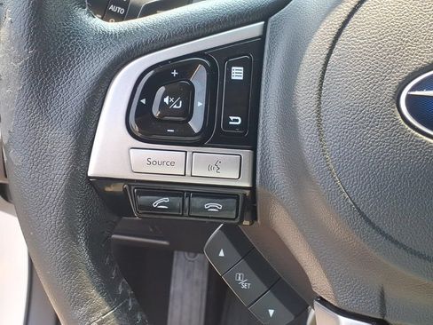 Used 2017 Subaru Outback 2.5i Touring AWD/4WD image 11