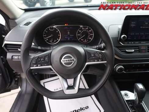 Used 2022 Nissan Altima 2.5 SV AWD/4WD image 13