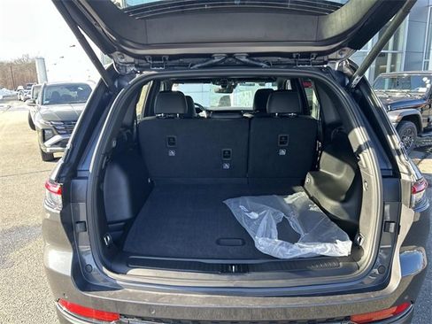 New 2025 Jeep Grand Cherokee Laredo image 5