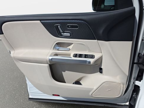 Certified 2025 Mercedes-Benz GLB 250 image 26