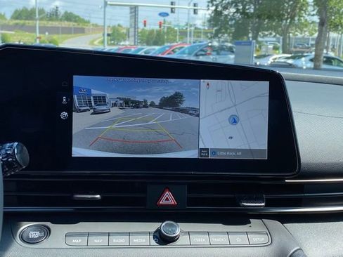 New 2025 Hyundai Elantra SEL image 18