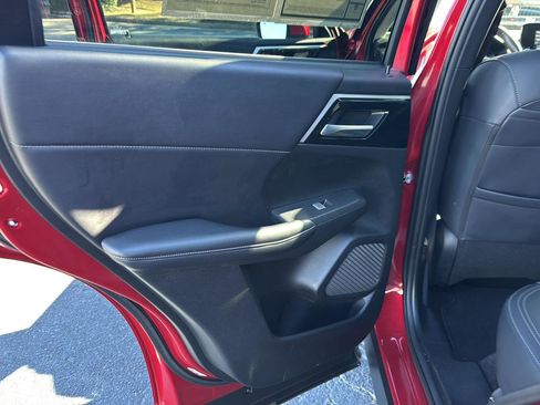 Used 2024 Mitsubishi Outlander SE Black Edition image 15