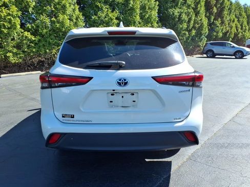 Used 2021 Toyota Highlander XLE image 4