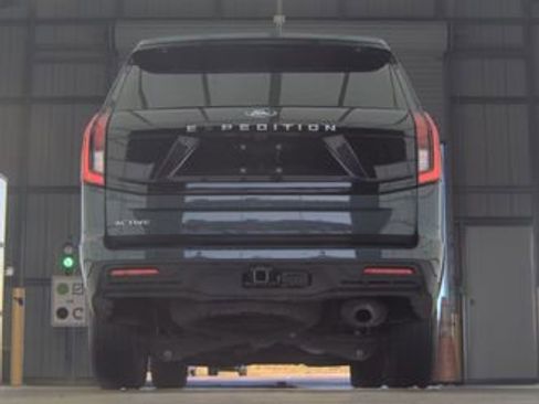Used 2025 Ford Expedition Active image 6