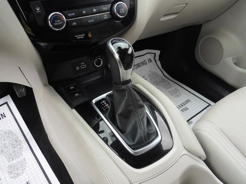 Used 2020 Nissan Rogue Sport SL FWD image 13