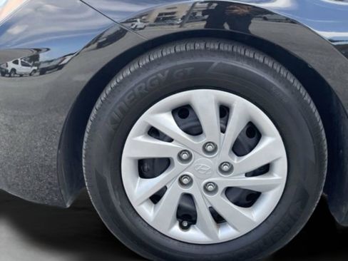 Used 2020 Hyundai Elantra SE FWD image 32