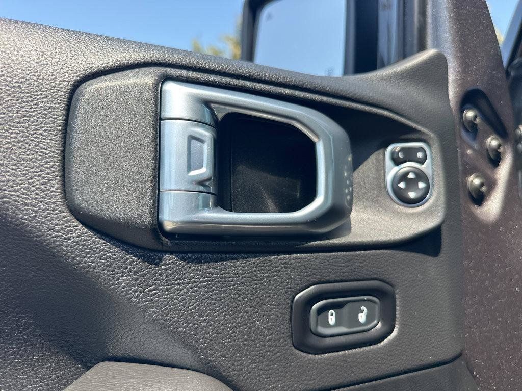 Used 2021 Jeep Wrangler Unlimited Sahara AWD/4WD image 35