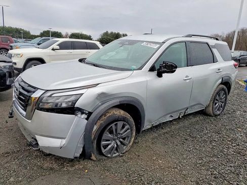 Used 2024 Nissan Pathfinder SV image 1