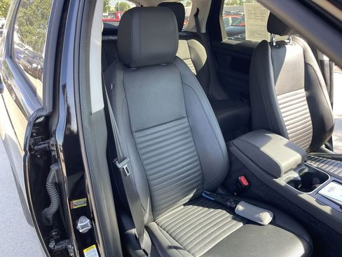 Used 2023 Land Rover Discovery Sport S image 25